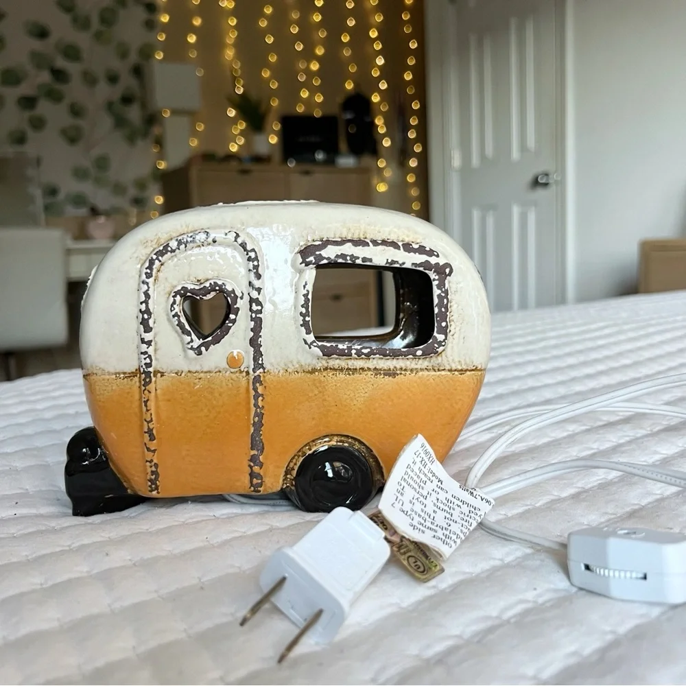 Ceramic Lighted Camper Figurine Table Decor Retro RV Camping Nightlight - Picture 3 of 6